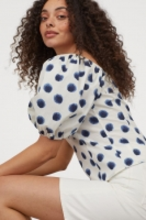 Puff-sleeved blouse 5.00 €