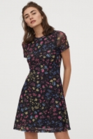 Patterned mesh dress 5.00 €