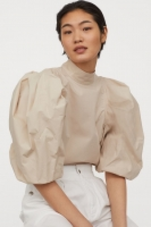 Puff-sleeved blouse 25.00 €