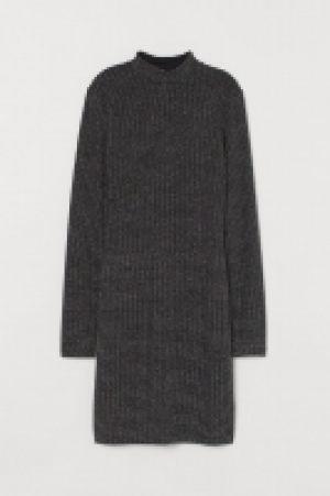 Fitted dress 7.99 €