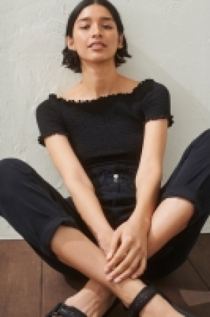 Smocked off-the-shoulder top 6.00 €