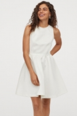 Short satin dress 35.00 €