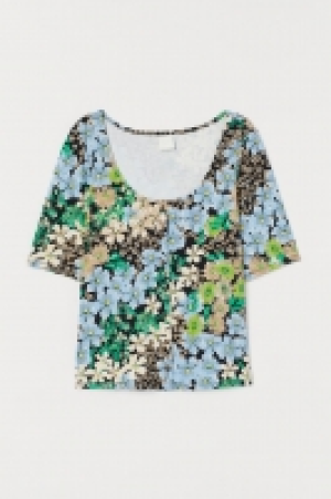 Scoop-necked top 3.00 €