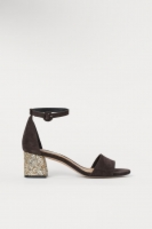 Suede sandals 25.00 €