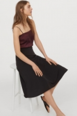 Calf-length skirt 17.00 €