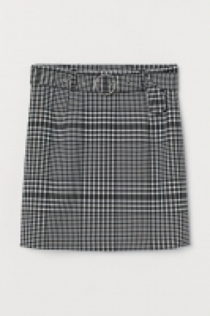 Short skirt with a belt 8.00 €