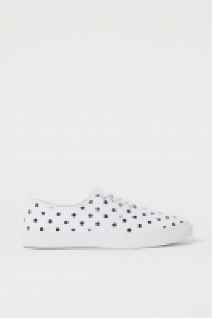 Canvas trainers 6.00 €