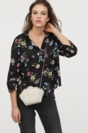 V-neck shirt 9.00 €