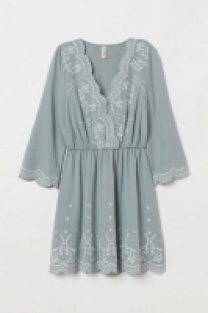 Dress with embroidery 25.00 €