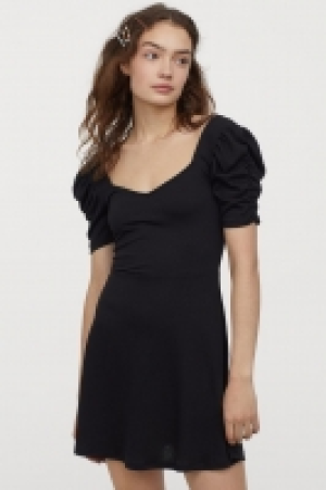 Puff-sleeved dress 7.00 €
