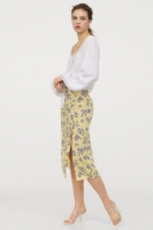 HM  High-split skirt