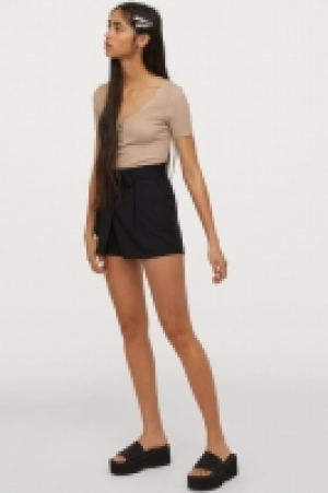 Paper bag shorts 8.00 €