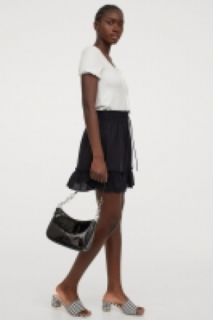 Short flounced skirt 8.00 €