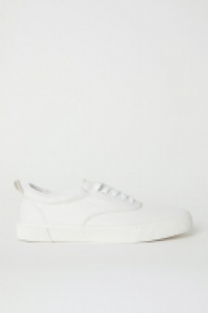 Canvas trainers 17.00 €