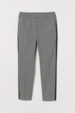 Side-striped suit trousers 17.00 €