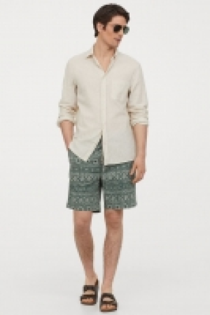 Knee-length cotton shorts 9.00 €