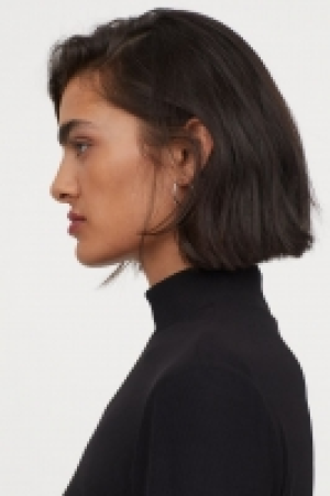 Ribbed turtleneck top 6.00 €