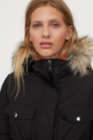 Padded parka with a hood 20.00 €