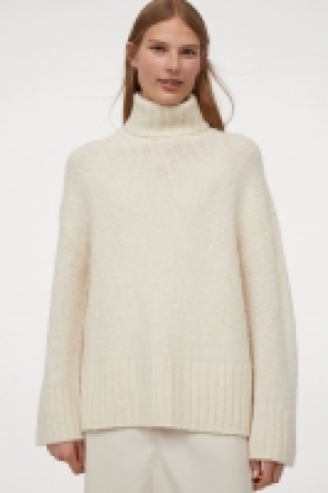 Polo-neck jumper 16.00 €
