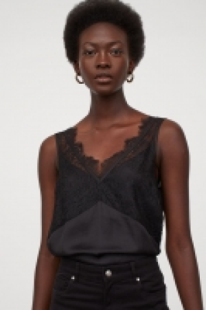 Lace-detail satin top 10.00 €