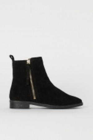 Warm-lined suede boots 33.00 €