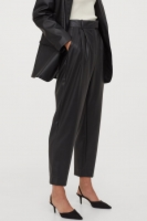 Imitation leather trousers 16.00 €