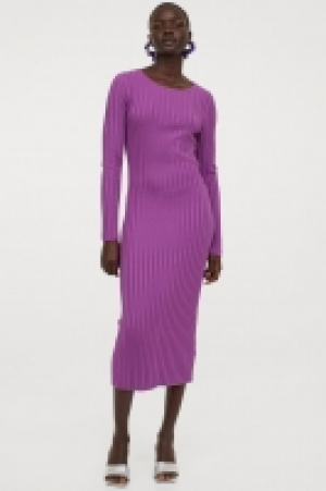 Rib-knit dress 18.00 €