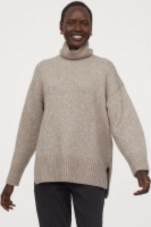 Oversized polo-neck jumper 18.00 €