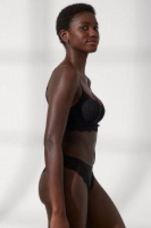 Padded underwired lace bra 10.00 €