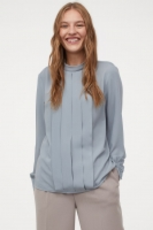 Pleat-front blouse 9.00 €