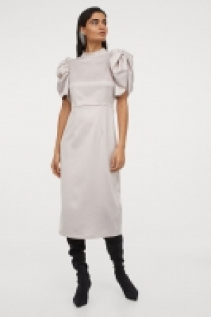 Puff-sleeved satin dress 18.00 €