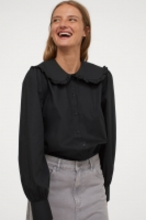 HM  Large-collared blouse