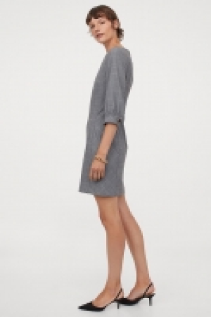 Fitted dress 18.00 €
