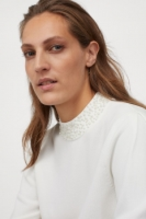 Beaded jumper 23.00 €