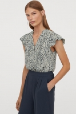Pin-tuck blouse 9.00 €