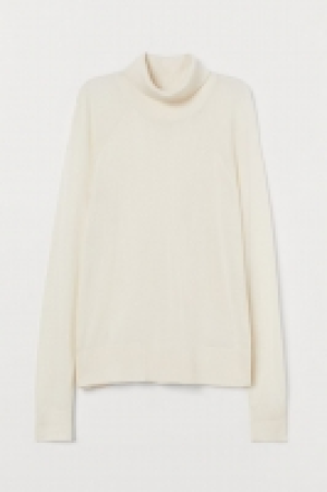 Fine-knit polo-neck jumper 9.00 €