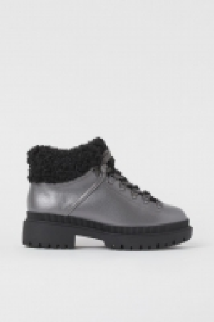 Warm-lined boots 23.00 €