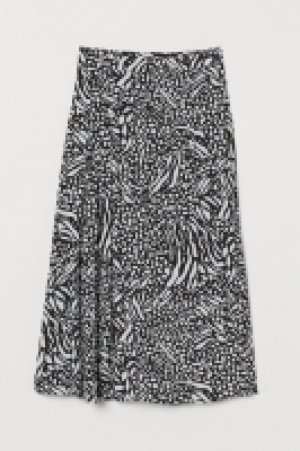 Patterned skirt 12.00 €