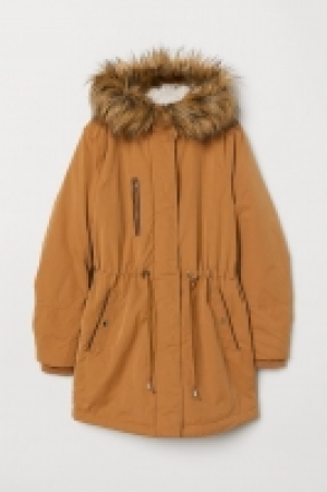 Padded parka with a hood 33.00 €