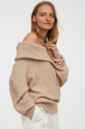 Off-the-shoulder jumper 13.00 €