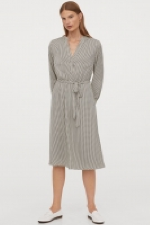 Tie-belt satin dress 20.00 €