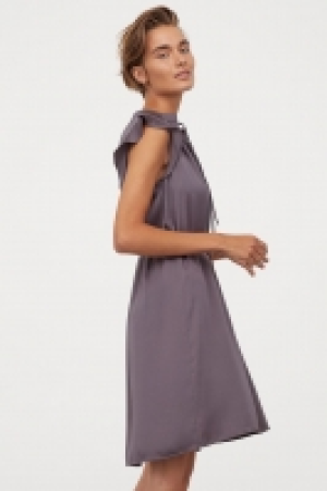 Tie-belt dress 21.00 €