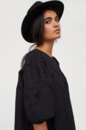 Broderie anglaise dress 18.00 €