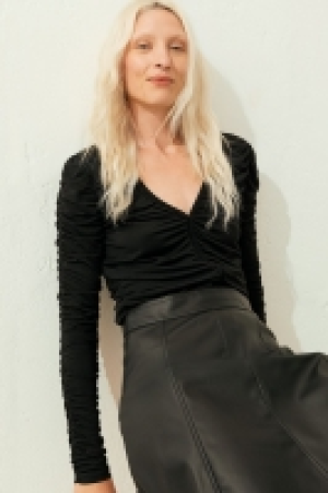 Gathered top 9.00 €