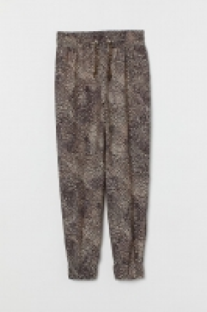 Woven trousers 18.00 €