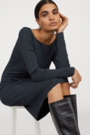Boat-neck dress 23.00 €