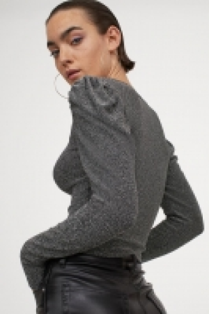 Puff-sleeved top 8.00 €