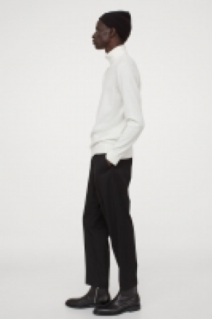 Fine-knit polo-neck jumper 11.00 €