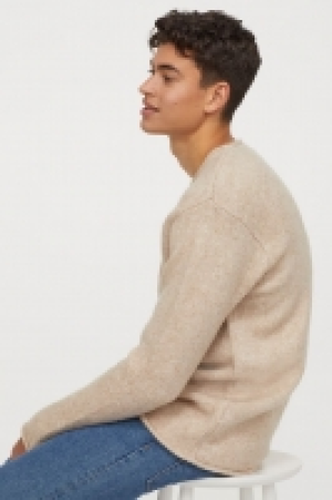 Knitted jumper 20.00 €