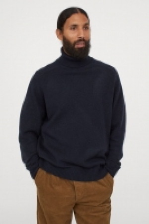 Fine-knit polo-neck jumper 16.00 €
